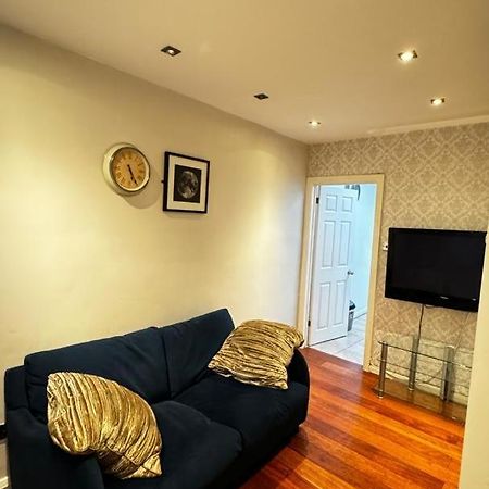 Eastbury Road Home ワトフォード エクステリア 写真